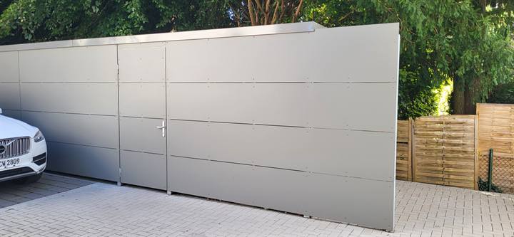 Gerätehaus aus Stahl mit HPL-Verkleidung